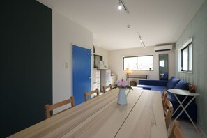 Dining table (for 6 people)