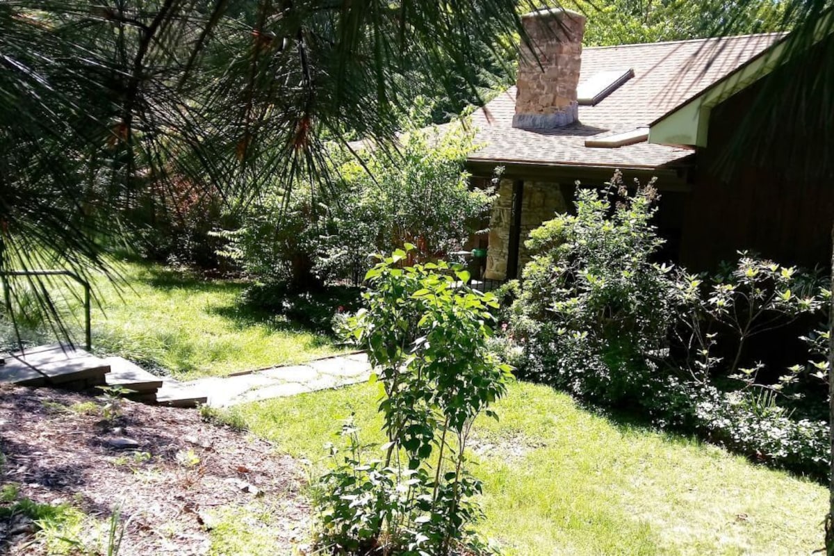 Charming Creekside Haven