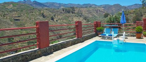 Villa with private pool in Vega de San Mateo, Gran Canaria.