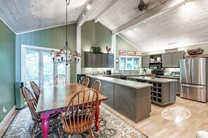 Kitchen &amp; Informal Dining