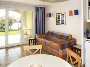 Zimmer, Eigentum, Möbel, Interior Design, Gebäude, Wohnzimmer, Haus, Tabelle, Grundeigentum, Suite