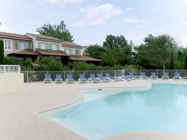 Piscine, Propriété, Bâtiment, L'Eau, Recours, Immobilier, Maison, Loisir, Architecture, Centre De Loisirs