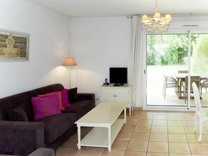 Pièce, Salon, Propriété, Meubles, Design Intérieur, Sol, Bâtiment, Plafond, Mur, Table