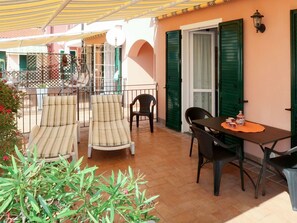 Propriété, Bâtiment, Immobilier, Pièce, Maison, Patio, Porche, Balcon, Appartement, Design Intérieur