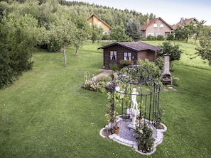 Maison, Propriété, Herbe, Domicile, Arbre, Pelouse, Cour, Chalet, Biens, Bâtiment