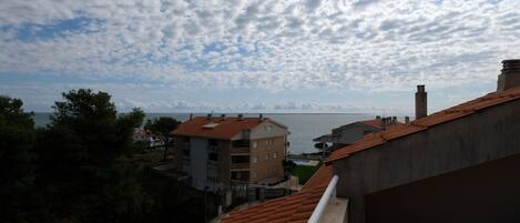 Roof, Sky, Property, Cloud, Residential Area, Architecture, House, Home, Real Estate, Building