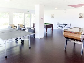 Building, Property, Hall, Wood, Flooring, Floor, Window, Interior Design, Table