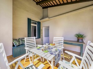 Building, Property, Comfort, Table, Wood, Interior Design, Shade, Lighting, Chair, Living Room