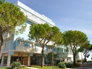 Ciel, Plante, Bâtiment, Nuage, Arbre, Design Urbain, Ombre, Condominium, Zone Résidentielle, Immobilier
