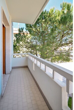Propriété, Bâtiment, Maison, Immobilier, Architecture, Balcon, Pièce, Domicile, Appartement, Sol
