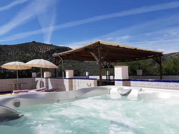Bain à remous extérieur