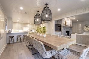 Dining Room Pic #1