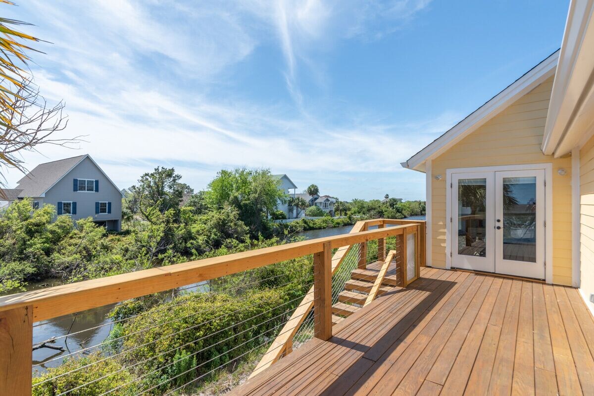Book Now for Summer! Sunny, oceanview home with an elevator and easy beach access