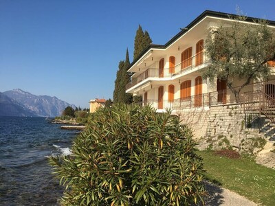 Villa Francesca-Grande appartamento in riva al lago