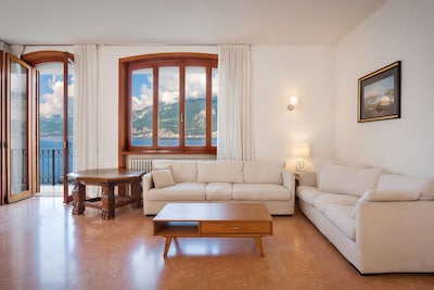 Villa Francesca-Grande appartamento in riva al lago