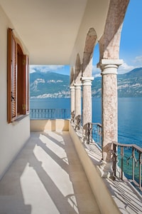 Villa Francesca-Grande appartamento in riva al lago