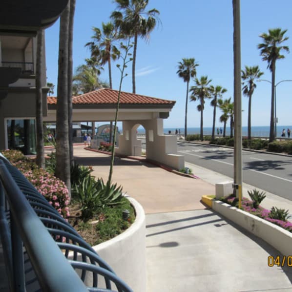 ON THE CALIFORNIA BEACH RESORT NEAR LEGOLAND AND SEAWORLD