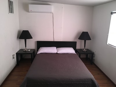 Clean & safe apartment. Near borders & airport!