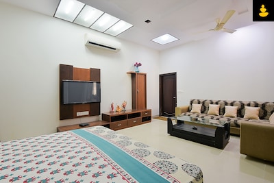 LivingStone 4 BHK Farmhouse in Pink City