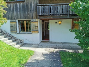 Plante, Bâtiment, Fenêtre, Porte, Bois, Herbe, Arbre, Chalet, Quartier, Zone Résidentielle