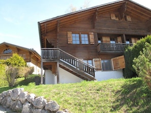 Plante, Bâtiment, Ciel, Fenêtre, Nuage, Maison, Bois, Arbre, Herbe, Lot Terre