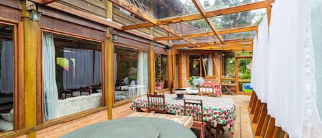 Outdoor dining