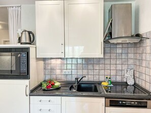 Küchengerät, Küche, Countertop, Major Appliance, Cabinetry, Sinken, Armatur, Haushaltsgerät, Spüle, Interior Design