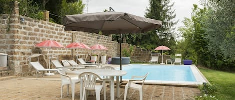 Plant, Table, Furniture, Sky, Chair, Swimming Pool, Umbrella, Cloud, Outdoor Table, Tree