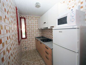 Cabinetry, Küchengerät, Herd, Interior Design, Fussboden, Flooring, Küche, Gebäude, Haushaltsgerät, Grundeigentum