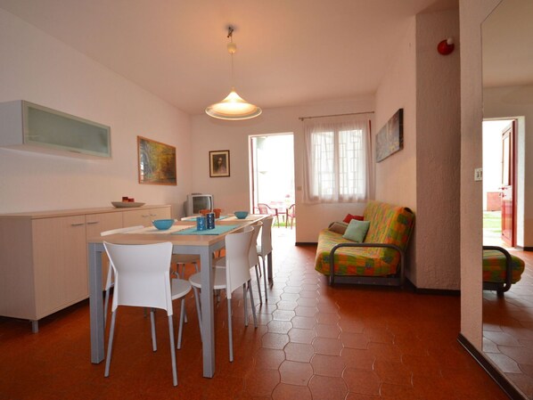 Meubles, Fenêtre, Table, Bois, Chaise, Orange, Design Intérieur, Bâtiment, Sol, Sol