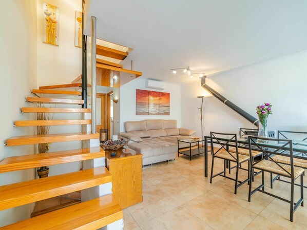 Property, Furniture, Building, Wood, Houseplant, Stairs, House, Interior Design, Floor, Flooring
