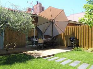 Property, Umbrella, Backyard, Yard, Shade, Real Estate, Building, House, Architecture, Grass