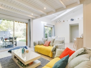 Möbel, Zimmer, Eigentum, Wohnzimmer, Interior Design, Gelb, Decke, Gebäude, Grundeigentum, Zuhause