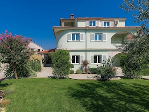 Propriété, Domicile, Maison, Zone Résidentielle, Immobilier, Bâtiment, Biens, Architecture, Pelouse, Manoir