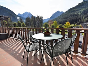 Propriété, Montagnes Relief, Table, Montagne, Meubles, Balcon, Immobilier, Station De Montagne, Maison, Chaîne De Montagnes
