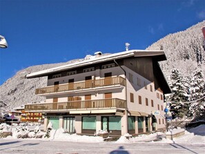 Himmel, Gebäude, Eigentum, Fenster, Azurblau, Berg, Haus, Die Architektur, Schnee, Baum