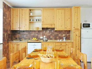Cabinetry, Countertop, Furniture, Property, Wood, Kitchen, Kitchen Appliance, Food, Kitchen Stove, Interior Design
