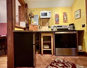 With a well-stocked pantry and a variety of cookware and utensils, this kitchen is ready to help you create culinary masterpieces that will delight your family.
