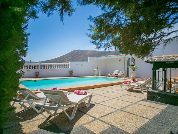 Luxurious Rustic House |  Villa Nicolivos | Beautiful Seaviews | Macher | Lanzarote