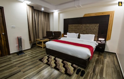 LivingStone Mountain Retreat Chail Premium Room