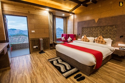 LivingStone Mountain Retreat Chail Executive Room