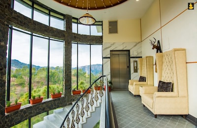 LivingStone Mountain Retreat Chail Executive Room