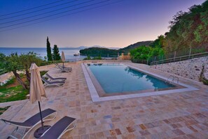 Paleopetres K-Three
The pool with view over Kalami Bay