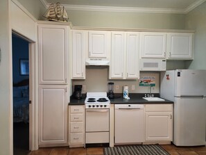 full kitchen view