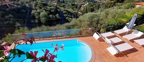 La piscina privata vista mare 