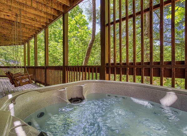 Outdoor spa tub