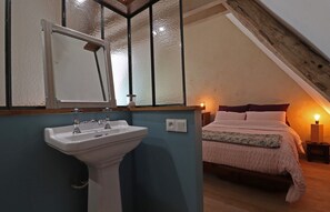 Salle de bain ouverte, La Dragonne maison d'hôtes à Bellême, Le Perche