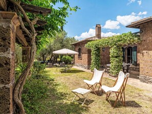 Shrub, Estate, Garden, Cottage, Hacienda, Backyard, Lawn, Farmhouse, Yard, Landscaping