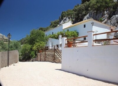 El Nogal, Self catering in traditional cortijo with stunning views in Andalucia