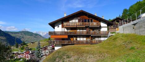 Bjerg, Bjergrige Landskabsformer, Bjergkæde, Ejendom, Himmel, Alps, Hill Station, Hus, Ejendom, Bjerglandsby